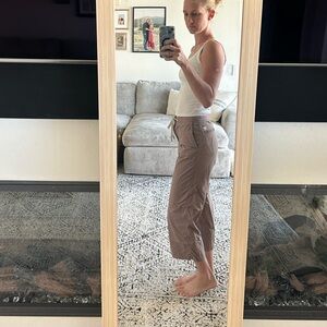 Vuori Wide leg cropped pant